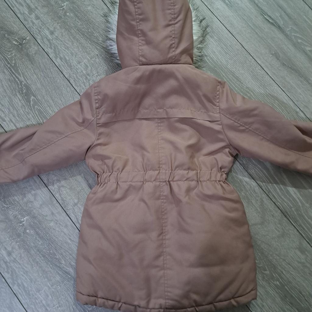 Girls Blush Pink Winter Coat 4-5 Years.

Fur hood.

Stitching on one pocked has come undone slightly and can be easily stitched. Does not effect use of Coat or pocket at all.

In good used condition.

Collection from TW13 or post at extra cost

From a smoke and pet free home

£5