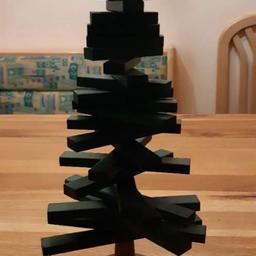 Verkaufe einen selbstgemachten verdrehbaren Weihnachtsbaum aus Holz zum Preis von € 90,--, 40cm hoch, 17cm breit.
Christbaumspitz in verschiedenen Farben erhältlich (orange, gelb, rot, blau)