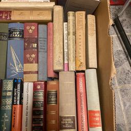 Eine Kiste alter Bücher ab 1950 , großteils in Fraktur Schrift,