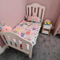 Mamas and Papas cotbed bundle
Lucia model.
Cot changes into toddler bed 
Comes with cot top changer.

Slight mark on head frame see pic
Crack on the plastic on cot but is underneath so can't feel it. See pic
Rest is in excellent condition.
The cot top changer was hardly used.
Comes with instructions.

Collection off Chelwood avenue L16