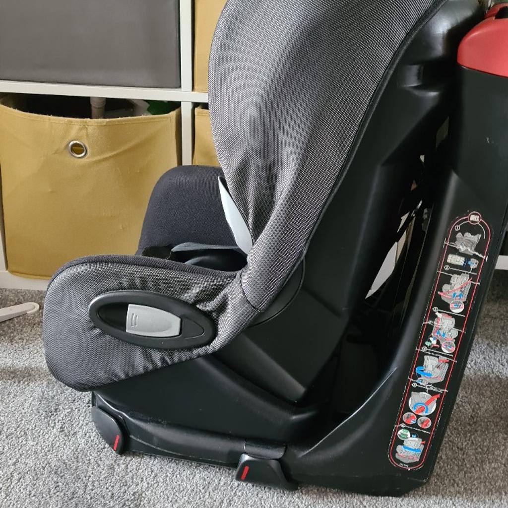 Maxi cosi axiss
Swivel seat
Great condition

Also selling maxi cosi 2way pearl & isofix base.