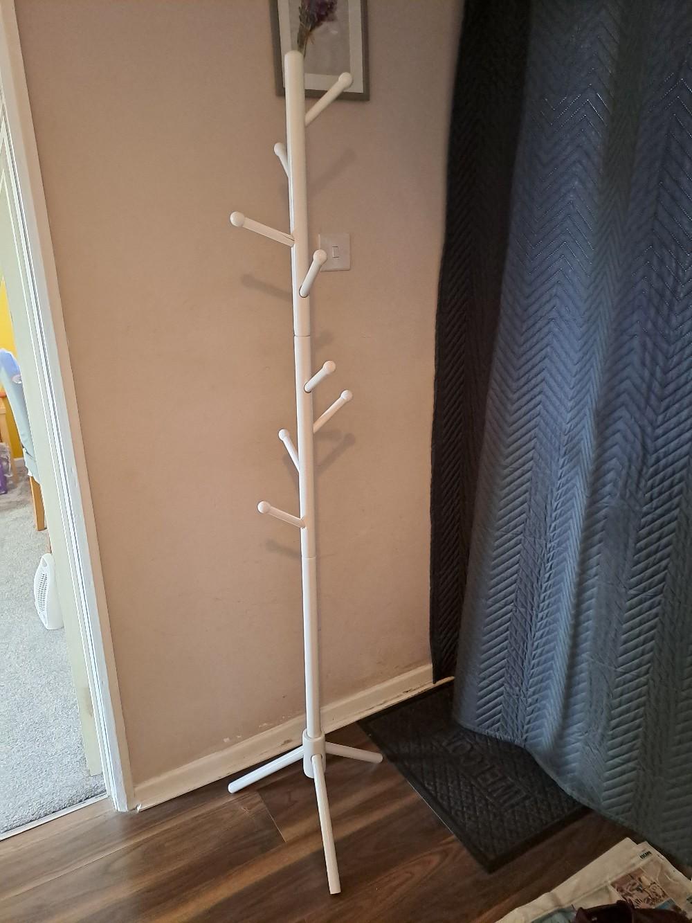 wooden clothes rack/tree in B68 Sandwell für 10,00 £ zum Verkauf