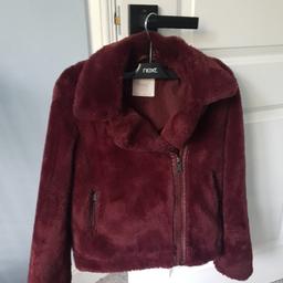 Warm, cosy jacket/short coat
Zipped pockets
In excellent condition

Age 12 years

From a pet free smoke free home