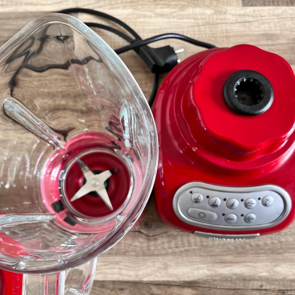 Roter Artisan Mixer, 1,5L. Das Plastikteil am Mixtopf ist unten etwas ausgeblichen. Preis VB.
Versand übernimmt Käufer oder Abholung in Bottrop.

#kitchenaid #artisanmixer #rot