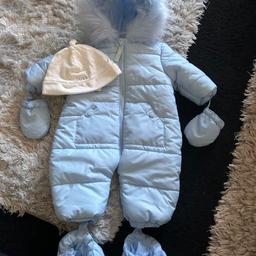 Designer mintini baby snowsuit brought from childrens salon (Google it)only wore 3-4 times detachable boots and mittens really beautiful coat
Boss hat never been worn
From a smoke and pet free home
