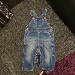 Next dungarees 
Like brand new 
Hardly worn 
Size 3-6 months
