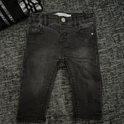 Zara jeans in black 
Like new 
Really cute 
Size 3-6 months