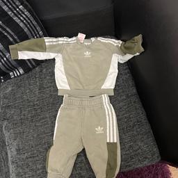 Adidas tracksuit
Really cute set 
In really good condition 
Size 6-9 months