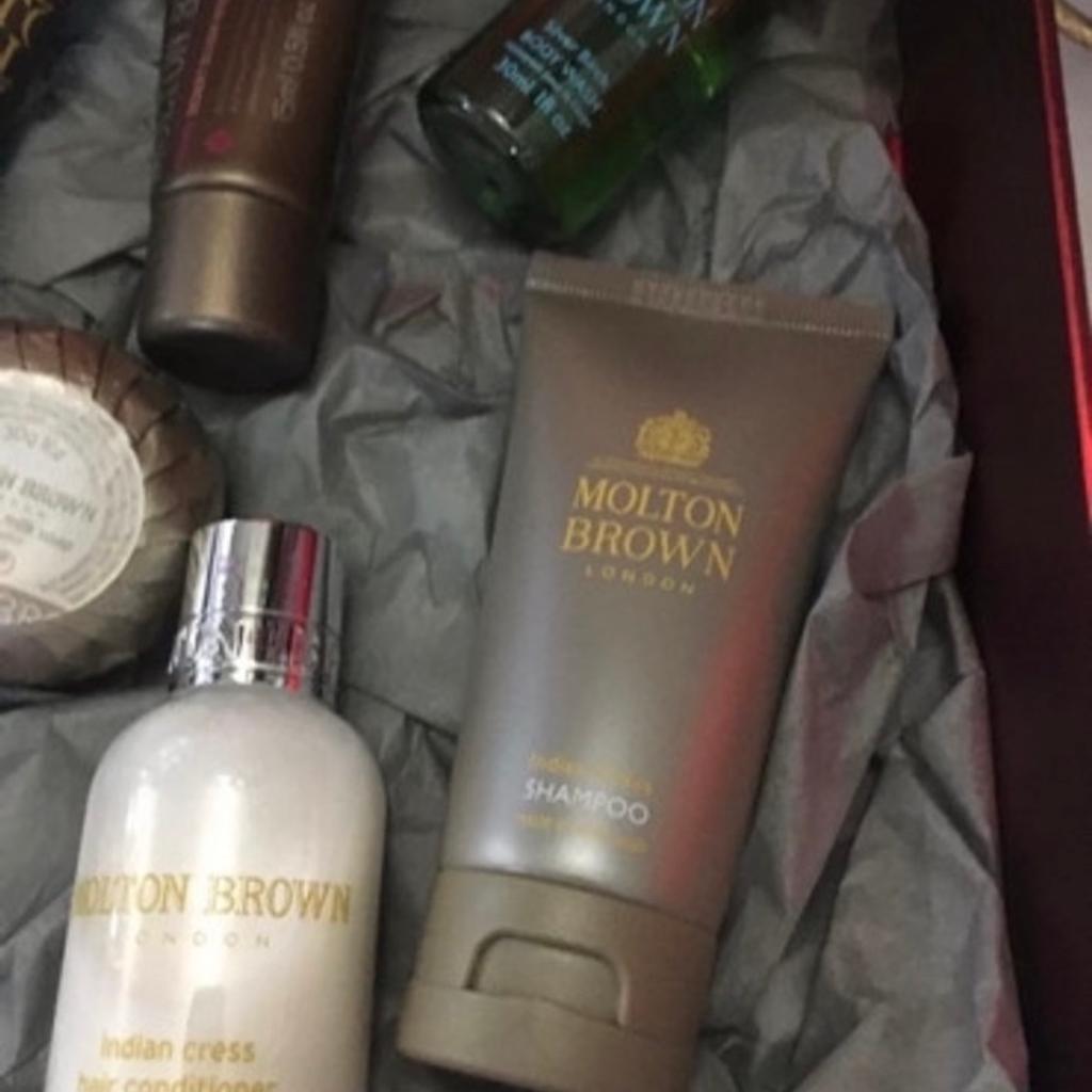 Item description
Molten brown goody box
See pictures for contents zoom in to get sizes etc
I do have more than one molton brown lot will be same value or more
Great for valentines presents really beautiful box can be reused as it's not a branded box
Cash on collection from b37area of Birmingham