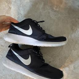 Nike Schuhe Gr.  40
Fällt wie 39 aus!
Guter Zustand  siehe Fotos

Versand zzgl. 6€ versichert oder 
4,80€ unversichert

PayPal Freunde oder Überweisung möglich.

Privatverkauf keine Garantie und keine Rücknahme.