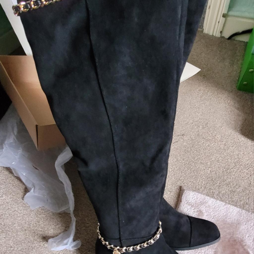 Brands new in box, never worn, size 6 knee high low heeled boots from River Island, comes with box, paid £68 only want £40, collection only.