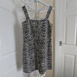 Dress “F&F “

Black Mix Colour

Good condition

Actual size: cm

Length: 85 cm from shoulders front

Length: 84 cm from shoulders back

Length: 66 cm from armpit side

Shoulder width: 31 cm

Volume hand: 48 cm

Volume breast: 85 cm - 90 cm

Volume waist: 80 cm – 83 cm

Volume hips: 95 cm – 98 cm

Length: 40 cm from shoulders before to waist

Length: 20 cm from armpit side before to waist

Belt width: 3 cm

Size: 14 (UK) Eur 42, US 10

Main: 53 % Polyester
 45 % Cotton
 2 % Elastane

Exclusive of Trimmings

Made in Turkey