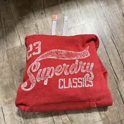 Verkaufe selten getragenen Superdry Pullover 
Größe L