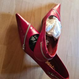 extravagante neue rote Schuhe aus Spanien Gr. 37 Marke Ganxo
nagelneu, leider falsche Größe

aus Tierfreiem und rauchfreiem Haushalt