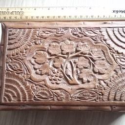 Wooden engraved trinket box

Handcrafted wooden box, believe to original from Rajasthan, India.  Age unknown.

Can be used for trinkets or candies!

24x12x 14cm

Local collection preferred or can be posted out at extra costs.