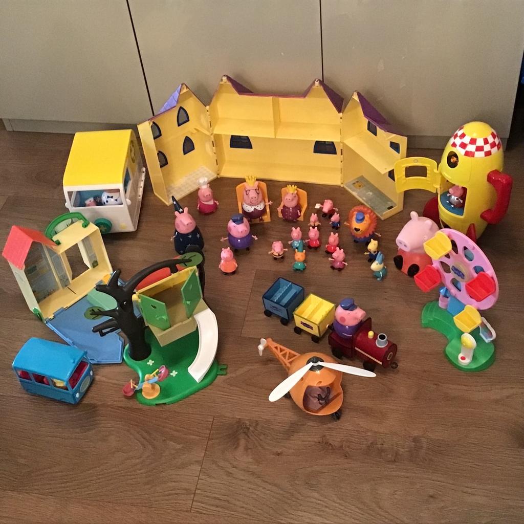 Selection of Peppa Pig toys
Selling as a whole or can sell separately
Also includes Peppa pig night light
Slight wear on castle and shop
Battery operated space ship and Mini Wheel -plays music and both are in good condition.
Ono