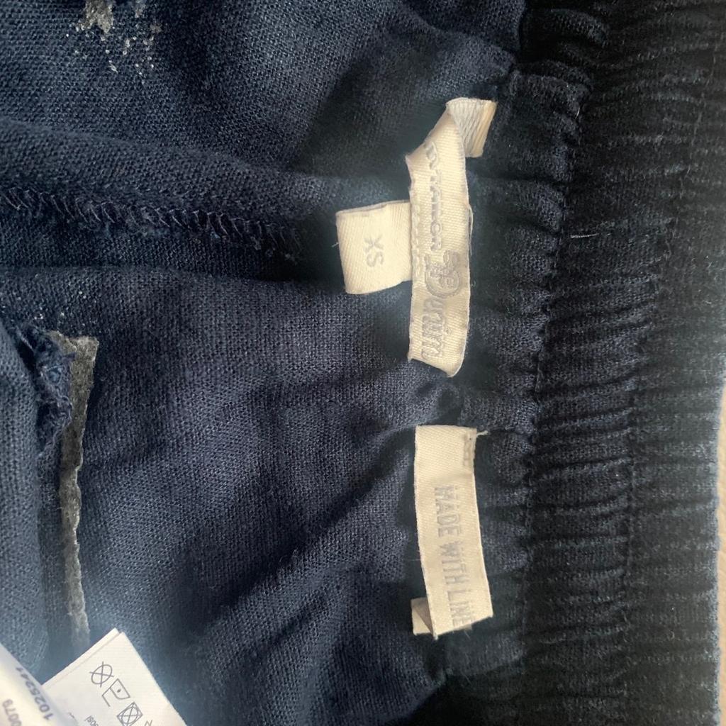 Verkaufe dunkelblaue Shorts. Größe XS, Bundweite 33cm mit Gummizug, Länge 32cm. Versand trägt Käufer
