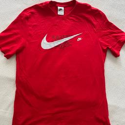 Nike Mens T-Shirt in size L.