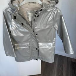 Girls silver shower resistant rain coat from Next.

In excellent condition, like new.

Size: 3 years but I think it comes a bit bigger

Comes from pet and smoke free home