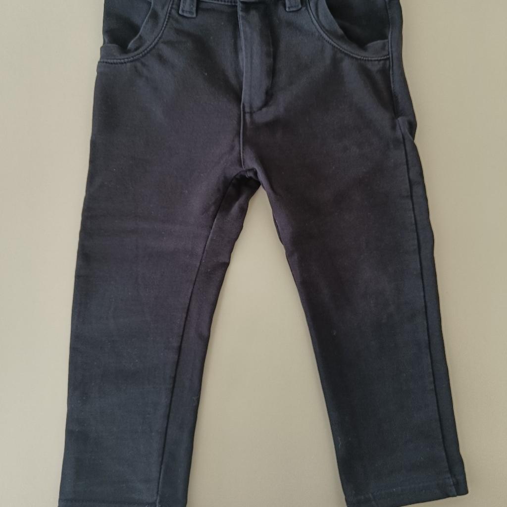 Super süße Steiff Baby Jeans in schwarz.
Gr. 86