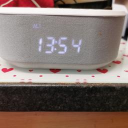 I-BOX DAWN CLOCK RADIO WITH BLUETOOTH CONNECTION ALSO WIRELESS CHARGING FOR YOUR PHONE.COMES WITH INSTRUCTION LEAFLET.
SEE PICS FOR FULL DETAILS.