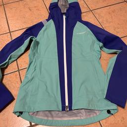 Selten getragene GoreTex Jacke Damen von La Sportiva Größe S in Türkis blau
Keine Rücknahme oder Garantie da Privatverkauf 
Versand 4,90€ oder Abholung möglich