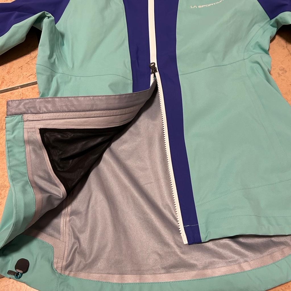 Selten getragene GoreTex Jacke Damen von La Sportiva Größe S in Türkis blau
Keine Rücknahme oder Garantie da Privatverkauf
Versand 4,90€ oder Abholung möglich