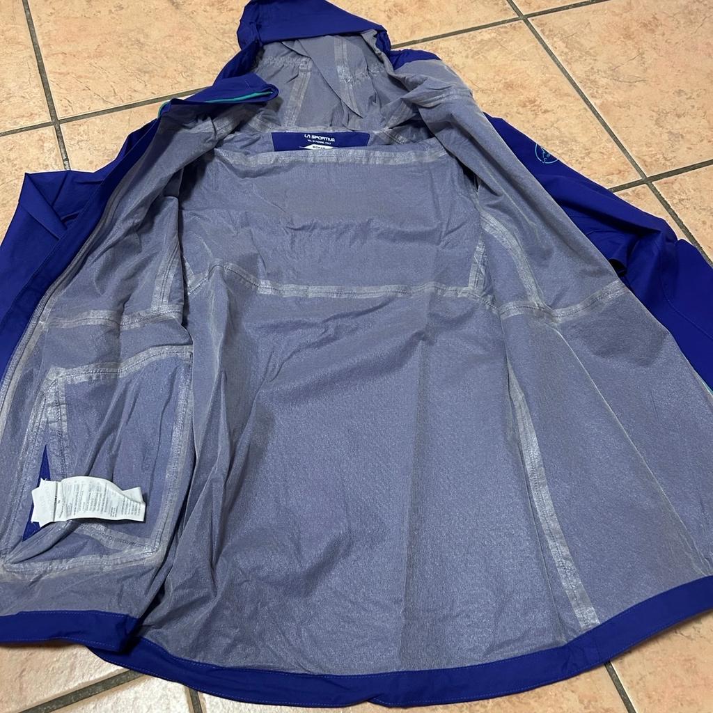 Selten getragene Regenjacke wasserdicht Damen von La Sportiva Größe S in Türkis blau
Keine Rücknahme oder Garantie da Privatverkauf
Versand 4,90€ oder Abholung möglich