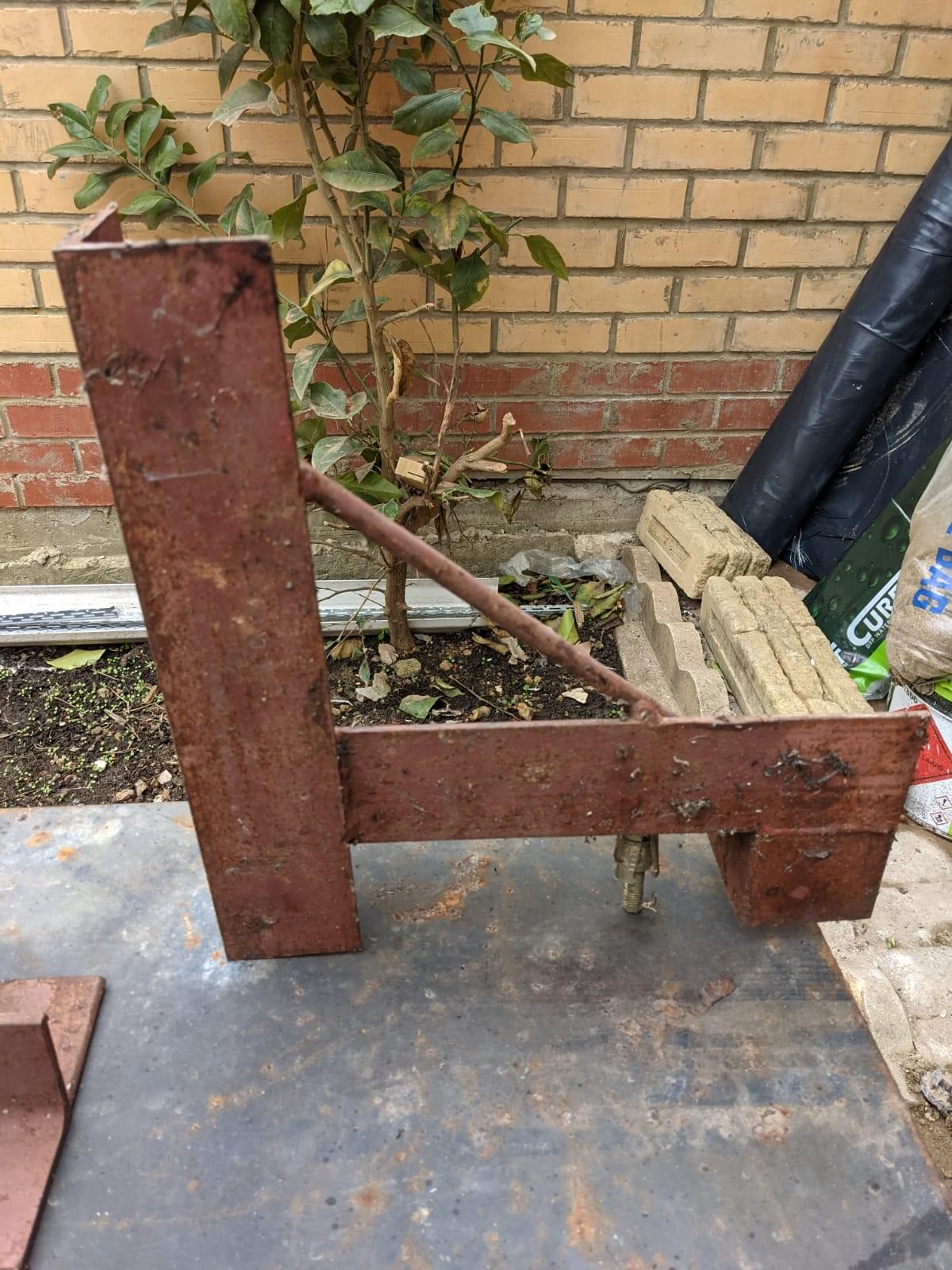 Heavy duty Brackets Gallows in RM8 London für 20,00 £ zum Verkauf