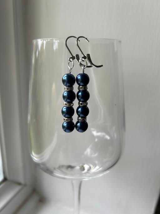 Buy & Sell Hertfordshire Dacorum - Photos for Blue glass pearl and crystal beaded earrings