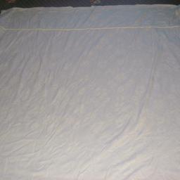 Double duvet set fine pattern (6ft x 6ft) Hardly used excellent condition