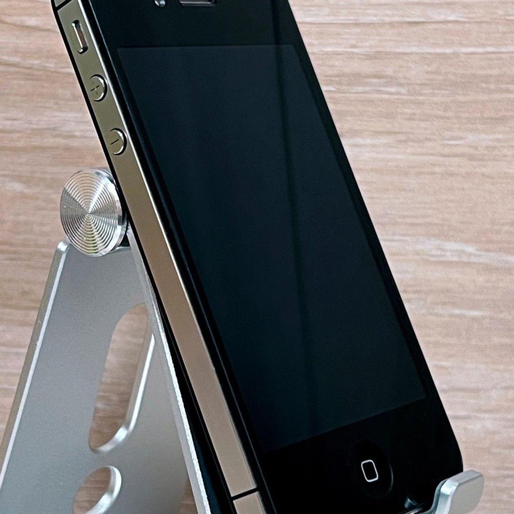 Hallo!
Ich verkaufe hier mein Apple iPhone 4s mit 8GB Speicher in der Farbe Schwarz.
Das iPhone befindet sich in einem optisch gutem Zustand (Gebrauchsspuren leichte Katzer auf der Vorder u. Rückseite sind vorhanden).
Technisch voll funtionsfähig.
Aktuelle iOS 9.3.6 ist schon vorinstalliert.
Das iPhone ist Simlock u. iCloud frei, wurde von der iCloud abgemeldet u. auf Werkseinstellungen zurückgesetzt.
Verkauft wird nur das iPhone, OVP und Zubehör ist NICHT vorhanden.
Ich gebe noch eine neue Nixon Hardcase Schutzhülle (OVP verpackt) im Wert von 12€ gratis dazu.

Bei Fragen oder Interesse können Sie mich gerne anschreiben.

- Bezahlung: Paypal oder Überweisung
- Versand möglich (Käufer zahlt die Versandkosten)

Versand per DHL Paket für 6,99€ (versichert und mit Sendungsnummer).

Bei Interesse für weitere interessante Angebote schauen Sie auch bitte mal in meine anderen Artikel.

Da Privatverkauf keinerlei Garantie oder Rücknahme.