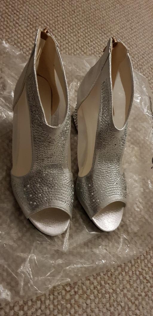 Buy & Sell Essex Tendring - Photos for Ladies silver shoes For Sale