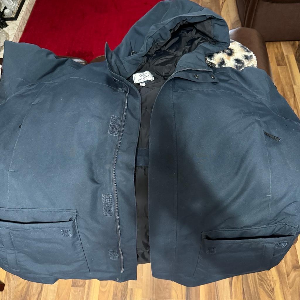 Regret having to sell due to weight loss but it’s a damn good coat.

3XL, very very warm coat, great for cold, rain and snow. The coat originally cost £300.

Waterproof (5K), Breathable (5K), and Windproof

70% Duck down, 30% feather, 600 fill power

Down weight - 112g (based on size M)

Fully taped seams

Water repellent coating (DWR)

Warm quilted lining

Zip opening fastened with press studs & velcro

2 zip handwarmer pockets, 2 lower patch pockets with second entry zip openings, 1 inner zip pocket

Toggle adjusters on inner waist

Fixed hood with toggle adjusters on front & velcro adjuster on back

Inner snowcuffs with thumbholes

Rubber badge on sleeve