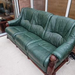 need gone ASAP!

free to collector 

elecrtic recliner chair
two end seats on the 3 seater both recline too electric