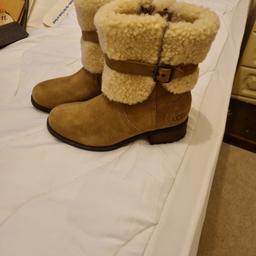 size 5.5 ugg boots
never worn but no box

need gone ASAP
£25 ono