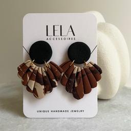Handgemachte Federleichte Ohrringe aus Polymerton

noch viele weitere Modele auf Instagram zu sehen
@lela.accessoires