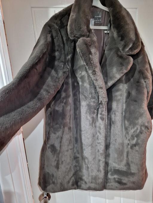 Buy & Sell Tyne and Wear North Tyneside - Photos for grey faux fur coat