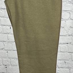 Medium Mens 11 Degrees Khaki Jogger
Regular fit
31” Waist (un-stretched measurement)
30.5” inside leg (to bottom of cuff)
Brand new with tags £25.00

*Please check your measurements before purchasing 🙏🏻

• Smoke pet free home
• Free UK 2nd class standard postage 🇬🇧📮

#11 #degrees #tshirt #mens #tee #top #clothes #hoodie #new #poloshirt #jogger #trackpants #sweatshirt 👕💁🏻‍♂️

- Apologies I do not hold any items.