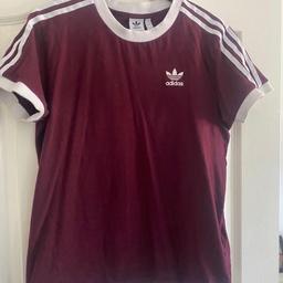 Adidas T-Shirt
Burgundy colour
Size 6/XS
