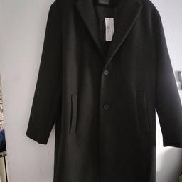 I'm selling because the coat trench is too big and I don't have a receipt to return it, so I'm selling it for  25£