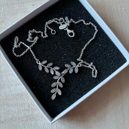 Pandora leaf necklace with diamantés 
Ex. cond. 
Collection only 
Brownhills WS8 area 
Box inc.