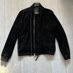 All saints suede bomber jacket 

Used but in excellent condition Size Medium 

#Allsaints #Jacket #Bomber #Suede