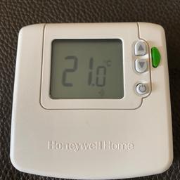 Honeywell DT92E Wireless Digital Room Thermostat/Transmitter Stat Unit Only.
In good working order as pictures confirm.