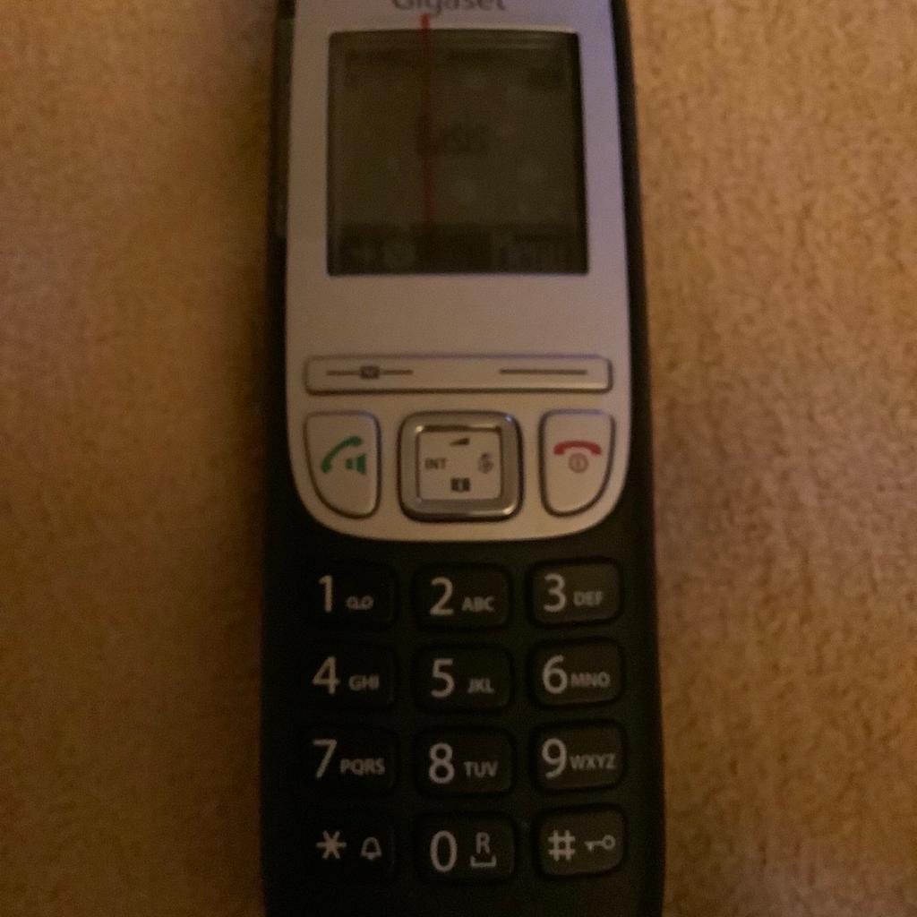 Zum Verkauf steht dieses Haustelefon Gigaset A415A mit Anrufbeantworter .
Kommt allerdings ohne Akku. Wird in der Originalverpackung mit Beschreibung weiter gegeben.
Ich übernehme keine Garantie , Gewährleistung und Rücknahme.
Nur wegen Neuanschaffung Geburtstag abzugeben.