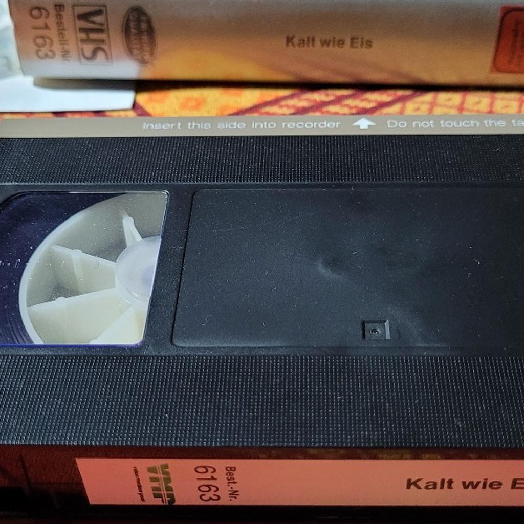 Zum Verkauf Steht die Seltene VHS + DVD-R:

KALT WIE EIS - VMP - Kleine
Hartbox Rarität

Eine Überspielung des Filmes auf DVD-R wird mit-beigelegt!

Sehr /Guter Zustand.
Zum Top-Preis !