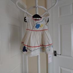 Dress “ M&S “ Baby Winter

 White Colour

 New With Tags

Actual size: cm

Length: 37 cm

Length: 25 cm from armpit side

Shoulder width: 16 cm

Length sleeves: 3 cm

Volume hands: 18 cm

Breast volume: 40 cm – 43 cm

Volume waist: 43 cm – 44 cm

Volume hips: 60 cm – 65 cm

Length: 3 cm from armpit side before to waist

Age: 0-3 Months ,Height: 24 ½ (UK) Eur Height: 62 cm,

Weight: 6 kg/13 lb 4 oz

100 % Cotton

Exclusive of Trimmings

Made in India