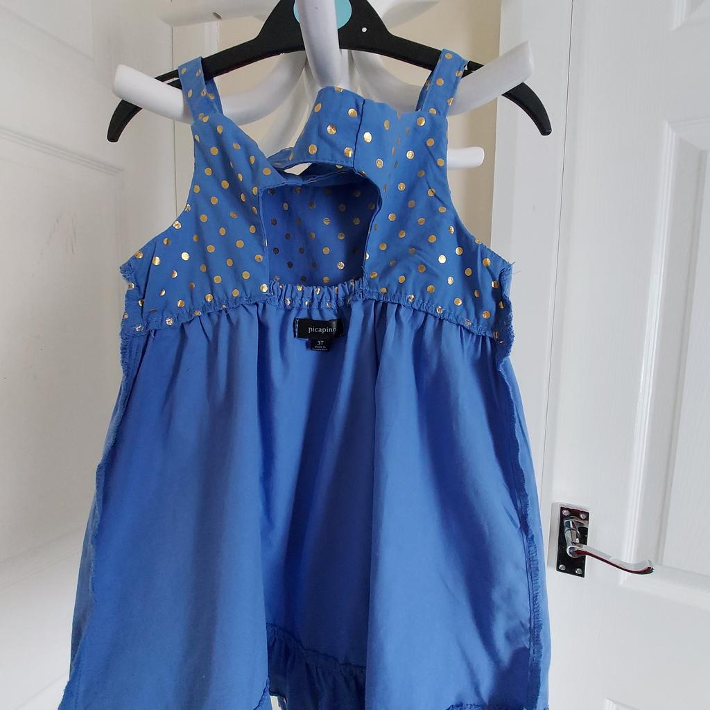 Dress “ Picapino “

Blue Gold Colour

New Without Tags

Actual size: cm

Length: 51 cm front

Length: 48 cm back

Length: 38 cm from armpit side

Shoulder width: 18 cm

Volume hands: 25 cm

Breast volume: 50 cm – 52 cm

Volume waist: 55 cm – 60 cm

Volume hips: 80 cm – 90 cm

Length: 3 cm from armpit side before to waist

Age: 3T

55 % Cotton
45 % Polyester

Made in Bangladesh