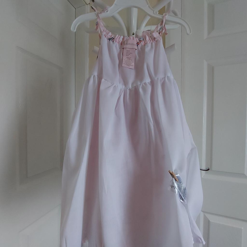 Dress With Rim“ Savannah“ Kids

Pale Pink Mix Colour

 New With Tags

Actual size: cm

Length: 56 cm front

Length: 55 cm back

Length: 43 cm from armpit side

Shoulder width: 20 cm

Volume hands: 25 cm

Breast volume: 50 cm – 60 cm

Volume waist: 52 cm – 55 cm

Volume hips: 70 cm – 80 cm

Length: 4 cm from armpit side before to waist

Age: 3-4 Years (UK) Eur 104 cm, US 4T

Shell: 100 % Cotton

Lining: 80 % Polyester
 20 % Cotton

Exclusive of Decoration

Made in China