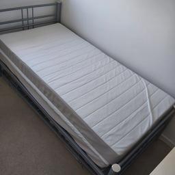 Metal guest single bed that also has an pull out frame so that you can have two single beds or push together to make one big bed.

Can be collapsed easily to fit underneath for easy storage.

Got general wear an tear but over all in good condition.

COLLECTION ONLY!!!!